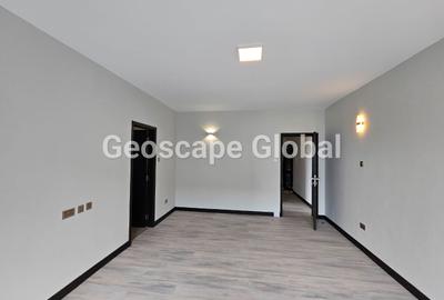 3 Bed Apartment with En Suite in Riverside - 4