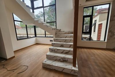 5 Bed Townhouse with En Suite in Lavington