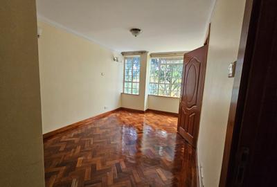 5 Bed House with En Suite in Lavington