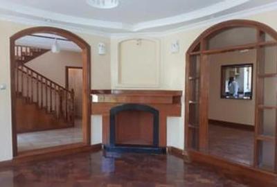 5 Bed Townhouse with En Suite at Lavington