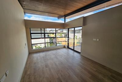 4 Bed House with En Suite in Runda