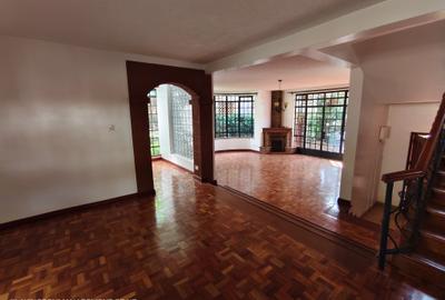 5 Bed House with En Suite at Lavington Green - 3