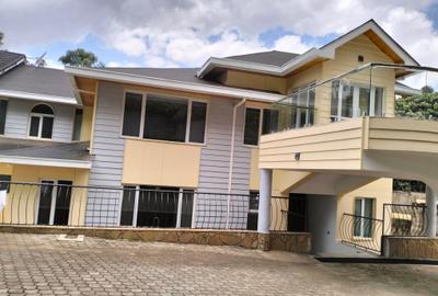 5 Bed Townhouse with En Suite in Kitisuru