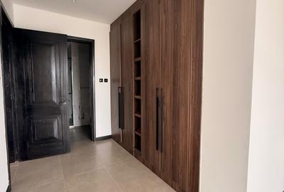 3 Bed Apartment with En Suite in Riverside - 2