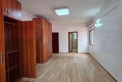 3 Bed Apartment with En Suite in Kilimani - 2