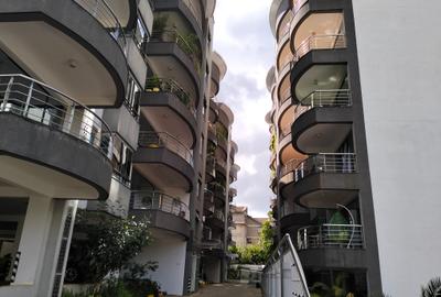 3 Bed Apartment with En Suite in Riverside - 2