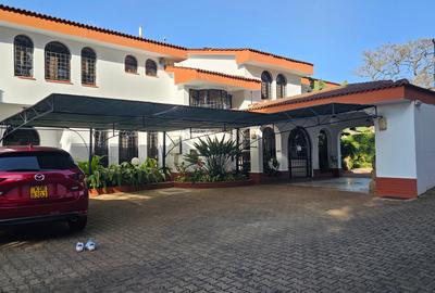 6 Bed House with En Suite at Lavington