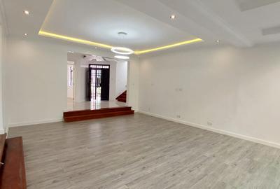 5 Bed Townhouse with En Suite at Riverside