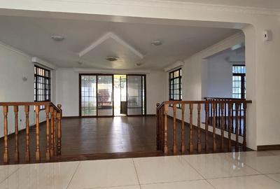 5 Bed House with En Suite in Runda