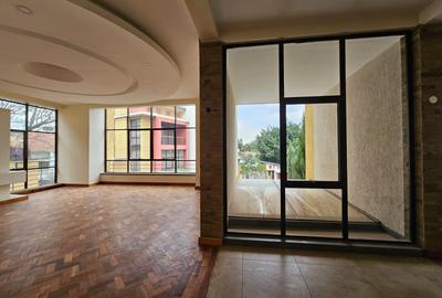 5 Bed Townhouse with En Suite in Lavington - 2