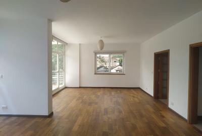 4 Bed Villa with En Suite in Lavington