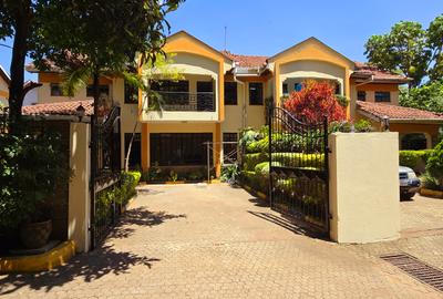 4 Bed Townhouse for Rent at Close To Breburn School