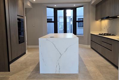 5 Bed Townhouse with En Suite at Palm Valley - 3