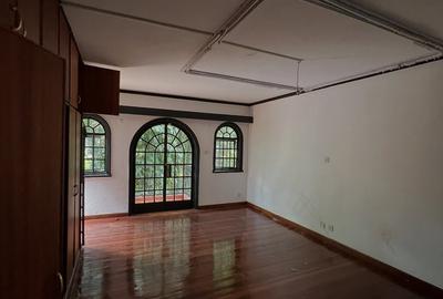 4 Bed Townhouse with En Suite at Riverside Drive - 4