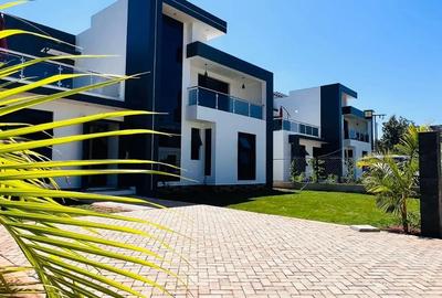 5 Bed Villa with En Suite at Thika Road Near Spur Mall - 3