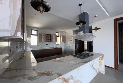 3 Bed Apartment with En Suite in Riverside - 2