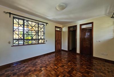 5 Bed Townhouse with En Suite in Lavington - 4