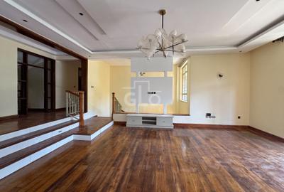 4 Bed Villa with En Suite in Nyari