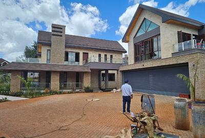 5 Bed House with En Suite in Runda - 2