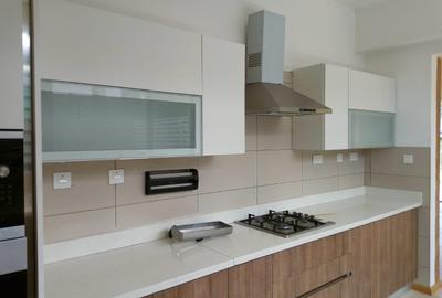 4 Bed Townhouse with En Suite in Ridgeways