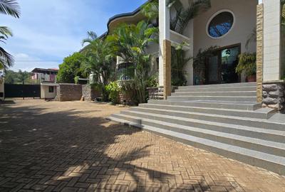 Serviced 2 Bed Apartment with En Suite in Nyari - 3