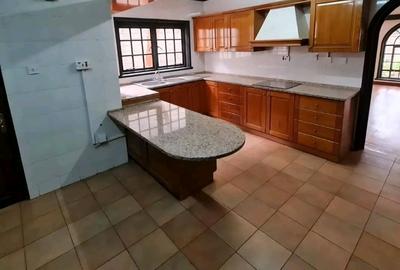 4 Bed Townhouse with En Suite in Riverside - 3