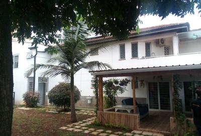 5 Bed House with En Suite in Parklands