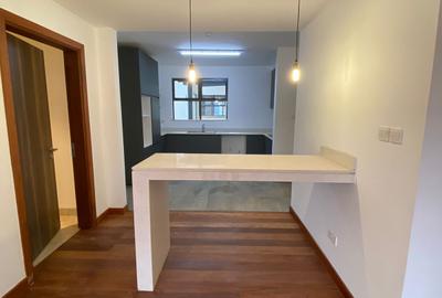 4 Bed Apartment with En Suite in Rosslyn - 2