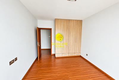 3 Bed Apartment with En Suite in Riverside - 4
