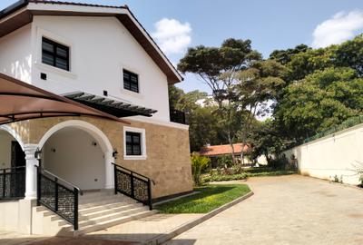 7 Bed House with En Suite in Runda - 3