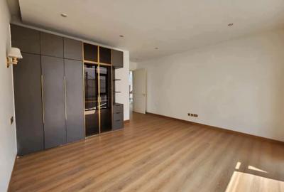 5 Bed Townhouse with En Suite in Lavington - 4