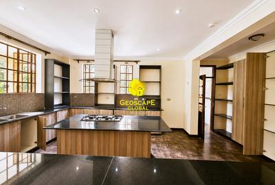 4 Bed House with En Suite in Rosslyn - 3