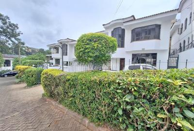 5 Bed Townhouse with En Suite in Riverside - 2