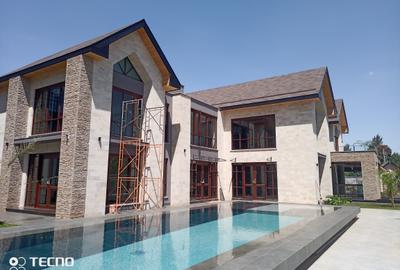 5 Bed House with En Suite at Benin Dr - 2