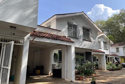 3 Bed Townhouse with En Suite at Lantana Road - 2