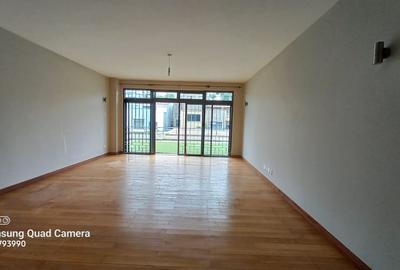 5 Bed House with En Suite in Spring Valley - 3