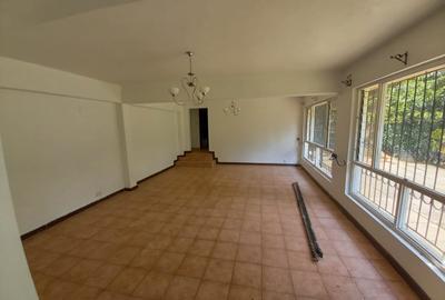 4 Bed House with En Suite in Spring Valley - 4