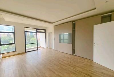 4 Bed Apartment with En Suite in Riverside - 3