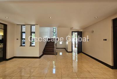5 Bed Townhouse with En Suite in Lavington - 4