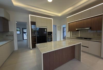 5 Bed Villa with En Suite in Lavington - 2