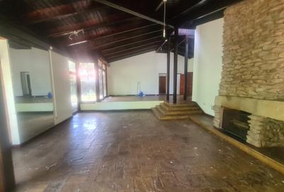 4 Bed House with En Suite in Lake View - 2