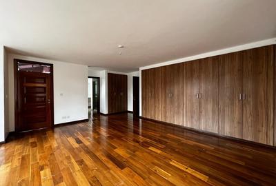 5 Bed Townhouse with En Suite in Lavington - 2