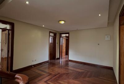 5 Bed Townhouse with En Suite in Lavington - 3