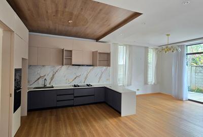 5 Bed Townhouse with En Suite in Lavington - 2