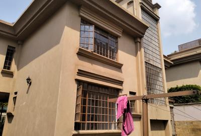 5 Bed Townhouse with En Suite in Lavington - 4