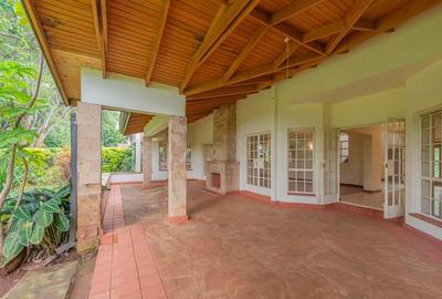 5 Bed Townhouse with En Suite in Rosslyn - 2