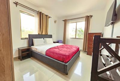 Furnished 1 Bed Apartment with En Suite in Nyari - 4