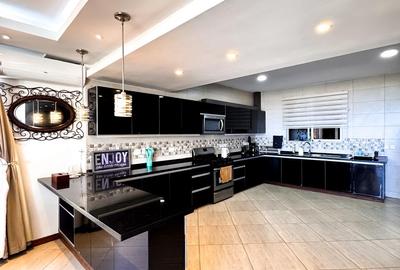 3 Bed Apartment with En Suite at 2Nd Avanue - 3