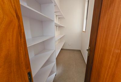 5 Bed Townhouse with En Suite in Lavington