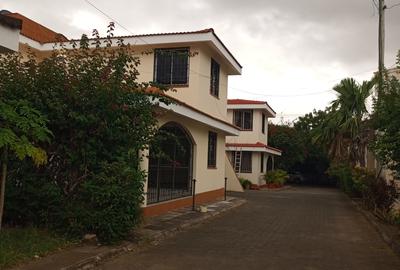 4 Bed Villa with En Suite at Links Road